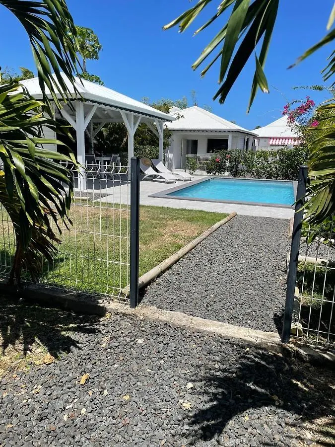 Дом отдыха Gites De Corneille, Bungalow Little Banania Ле-Муль